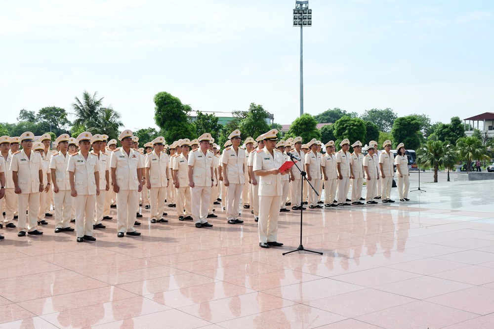 Tổ chức về nguồn, báo công tại Khu Lưu niệm Sáu điều Bác Hồ dạy Công an nhân dân